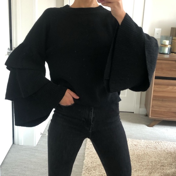 Who What Wear Sweaters - 🖤 Layered bell sleeve back WhoWhatWear sweater XS